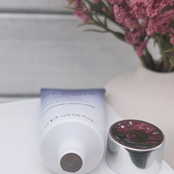 Elemis Peptide4 Plumping Pillow Facial - Picture 3 of 5